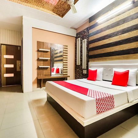 Oyo 47630 Grand Villa Moga Bagian luar foto