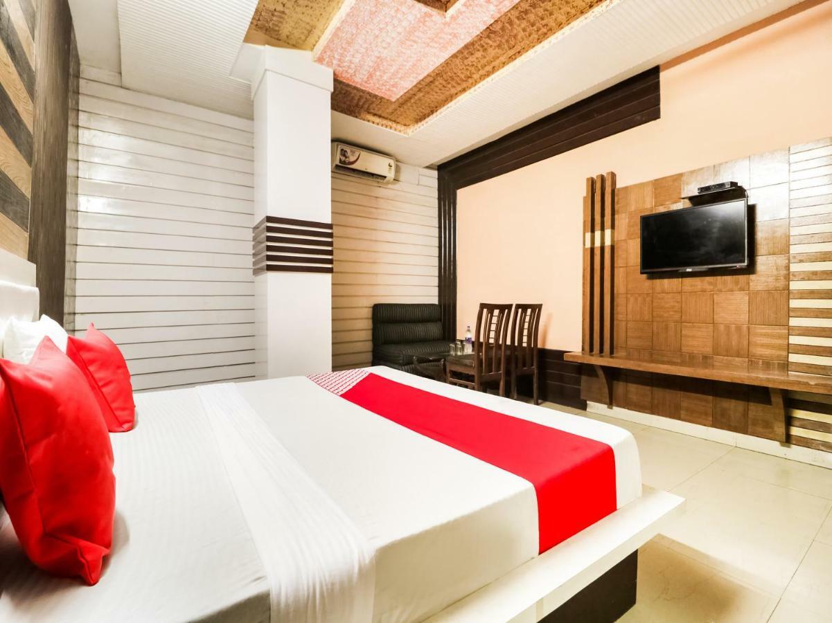 Oyo 47630 Grand Villa Moga Bagian luar foto