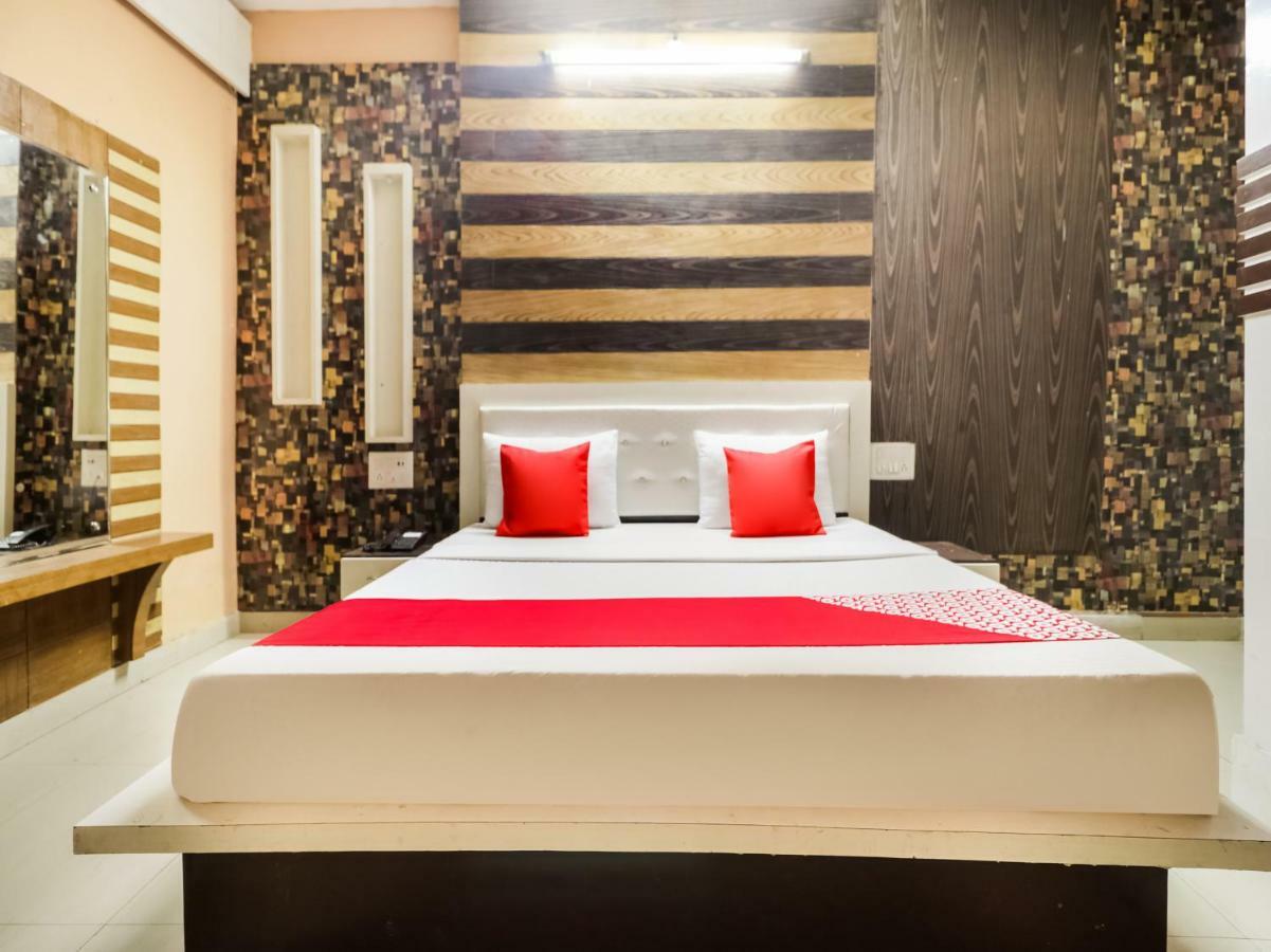 Oyo 47630 Grand Villa Moga Bagian luar foto