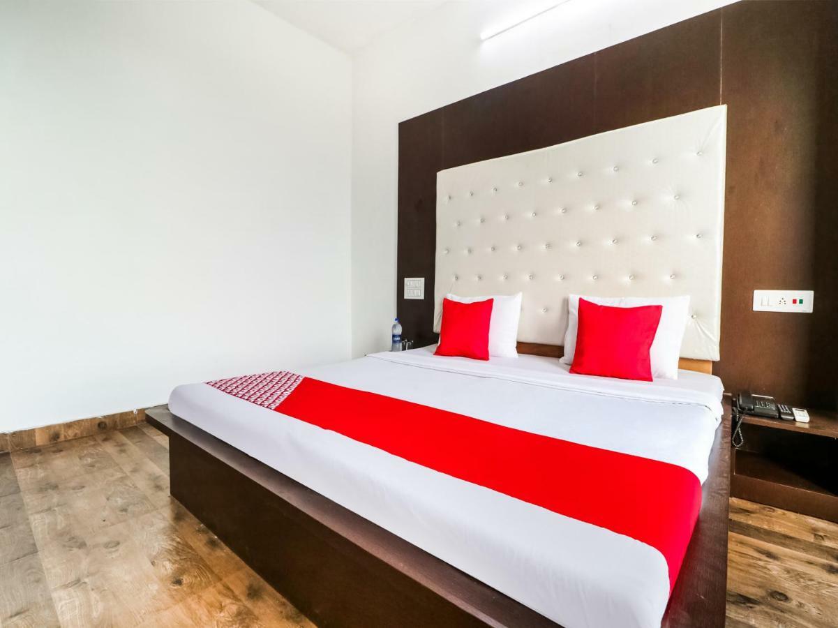 Oyo 47630 Grand Villa Moga Bagian luar foto