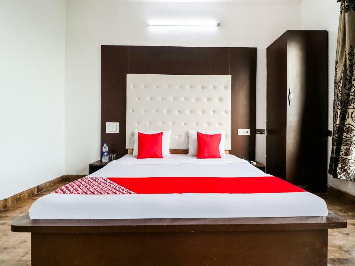 Oyo 47630 Grand Villa Moga Bagian luar foto
