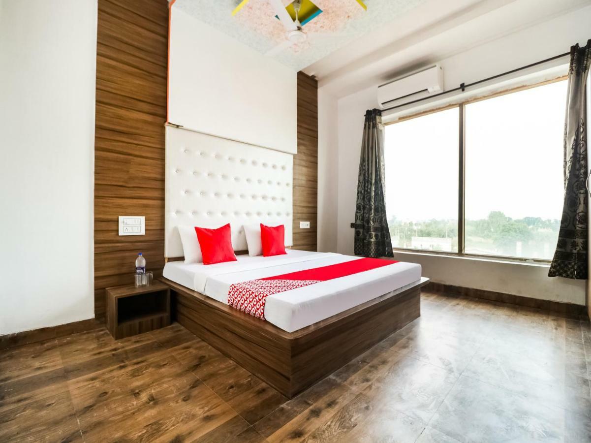Oyo 47630 Grand Villa Moga Bagian luar foto
